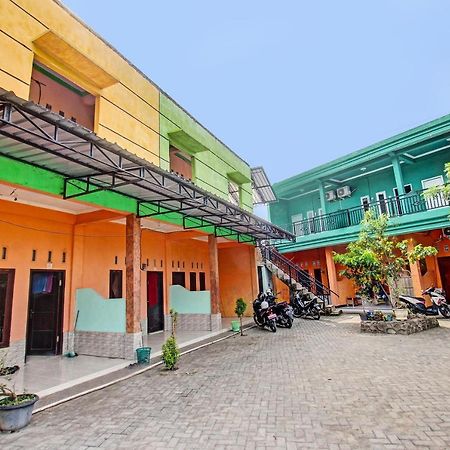 Spot On 91771 Homestay Bang Hajinearlapangan Penujak Inen Gonggang Praya Exterior foto